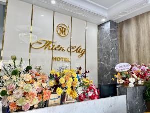 迪石Khách Sạn Thiên Mỹ的花店,花展