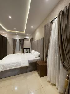 Fedora Luxury Villa in Lekki Phase 1客房内的一张或多张床位