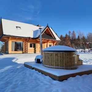 斯派特克维瑟beskid house的小木屋 - 带雪地热水浴池