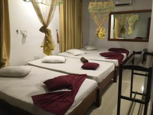 Holiday Inn Polonnaruwa客房内的一张或多张床位