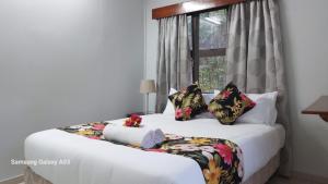 NeemTree Villa- 5 Bedroom House On Its Own客房内的一张或多张床位