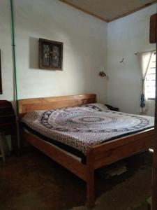 DibullaCasa de playa en Dibulla的一间卧室,卧室内配有一张木床
