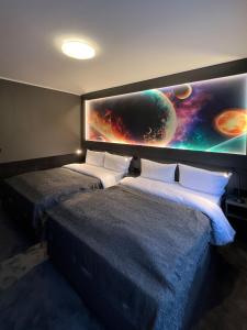 Sleephotels Cosmos客房内的一张或多张床位