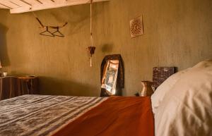 圣佩德罗拉拉古纳Bambuddha - Garden Suite at Lakehouse的卧室配有一张床