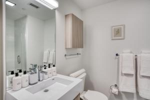 Kendall Square 2br w gym near shops dining BOS-974平面图