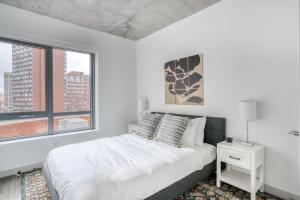 Kendall Square 2br w gym near shops dining BOS-974平面图