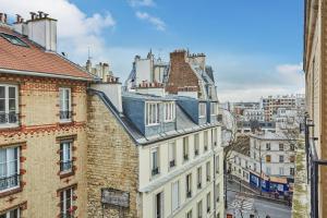 巴黎Huni Hôtel的城市建筑屋顶景观