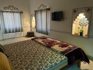 Hotel tulsi palace客房内的一张或多张床位