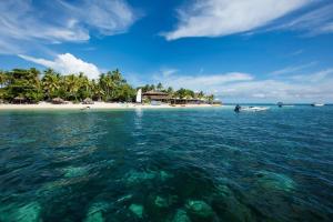 放逐岛斐济卡斯特威海岛度假酒店的享有海洋岛屿的景色