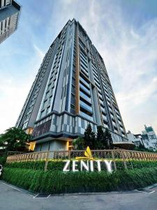胡志明市Son&Henry Zenity District 1的前面有字的一座高楼