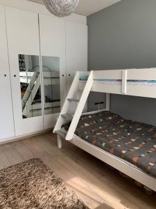 2 bedroom apartment, Turku客房内的一张或多张双层床