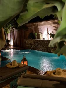 马拉喀什Villa Taj Sofia & Spa的度假村的游泳池