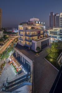 重庆Wuyu Hotel - Chongqing Jiangbei Airport的城市建筑的景观