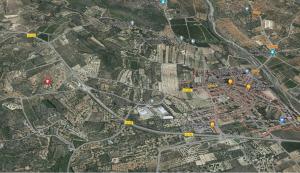 卡斯特利翁-德拉普拉纳Casa Rural Girasoles Calig REF. 046的城市地图,有建筑物和道路