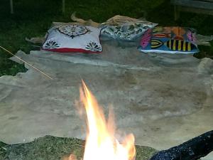 德尔菲诺波利斯Pousada da Lua的火坑,带两个枕头,火坑,火坑, ⁇ 火