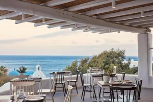 凯勒里瓦迪Pietra e Mare - Mykonos Moments的海景餐厅