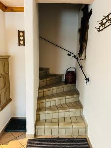 奥伯劳Hexen Haus的房屋内的楼梯