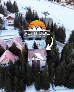 兰卡Altitude Guest House Ranca的滑雪胜地和反球旅馆