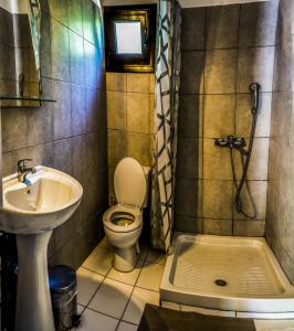 拉各斯港客房旅馆的一间浴室
