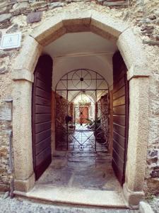 奥尔塔圣朱利奥Casa Longhi的拱门建筑的入口