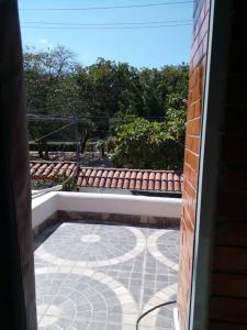 圣克鲁斯华特库Loft guelaguetza A的享有庭院外的景色。