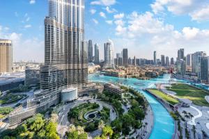 迪拜FAM Living - Burj Khalifa Bliss: Address Opera Modern 2BR的城市空中景观高楼