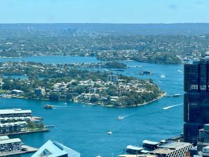 悉尼Heart of Sydney CBD Air-Con的城市和河流的空中景观