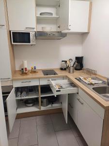 Apartment/Wohnung direkt in Aschaffenburg的厨房或小厨房