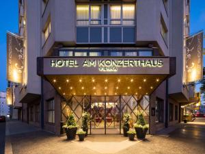 维也纳Hotel Am Konzerthaus Vienna - MGallery的带有读取酒店名称的酒店入口