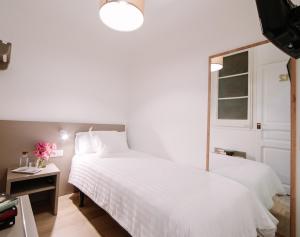 巴塞罗那旅馆客房内的一张或多张床位