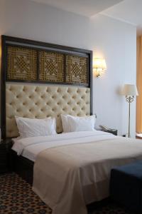 卡多尔度假酒店客房内的一张或多张床位
