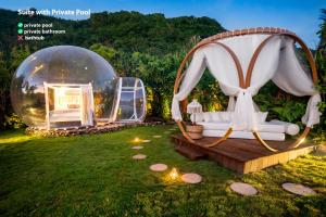 乌鲁瓦图Bubble Hotel Nyang Nyang - Adults only的院子里泡泡帐篷里的房间