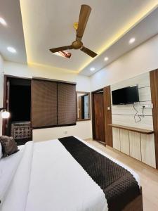 Monga Dreams - TOP RATED PROPERTY JUST 5 MIN WALK FROM GOLDEM TEMPLE客房内的一张或多张床位