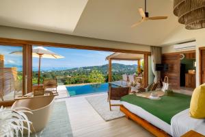 苏梅岛Wild Cottages Elephant Sanctuary Resort的一间卧室设有一张床和一个游泳池