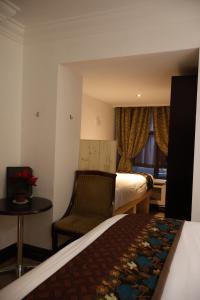 伦敦肯辛顿德瑞姆泰尔酒店客房内的一张或多张床位