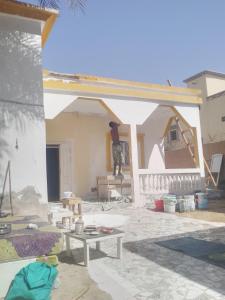 努瓦克肖特Dar Daoudi的中间有桌子的房屋正在建造中