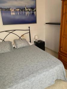 Room Sol Vecindario Gran Canaria客房内的一张或多张床位