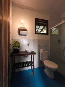 迪奥戈Vila Flor Eco Centro的一间带卫生间和水槽的浴室
