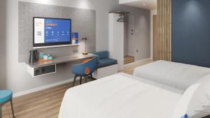 兰州兰州金城智选假日酒店的酒店客房设有两张床和一台平面电视。