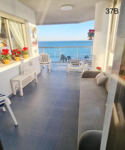 卡尔佩TIMORA SEA VIEW New Apart' Hipocampos的海景客厅
