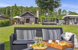 SundsAmazing Home In Sunds With Lake View的户外桌子,带水果和香槟杯盘