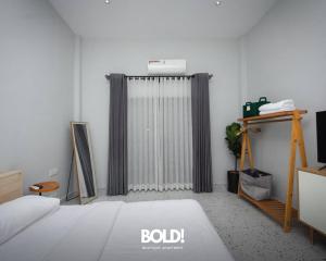 金边BOLD! apartment @ Riverside的一间卧室配有床和暖气