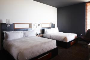 阿尔特卡尔提尔DIX30酒店客房内的一张或多张床位
