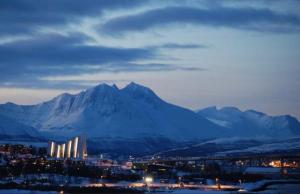 特罗姆瑟Polar Arctic View - Free Parking!的一座白雪覆盖的城市