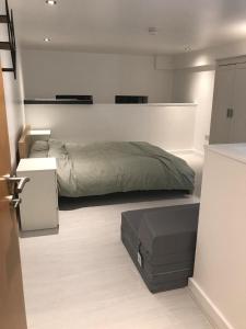 Lovely Cozy One bedroom close to city centre Liverpool客房内的一张或多张床位