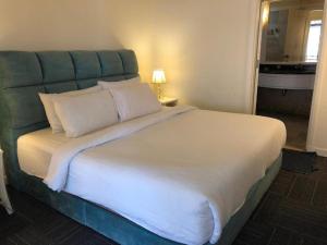 Residence Suite Times Square Kuala Lumpur客房内的一张或多张床位