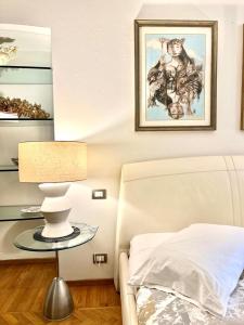 ComeCasa Alfieri Elegant Apartment客房内的一张或多张床位