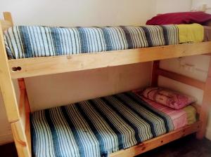 圣地亚哥Origenes的配有两张双层床的客房