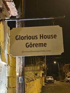 内夫谢希尔Glorious House Goreme的德国哥特式房屋的标志
