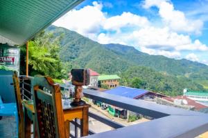 巴纳韦BANAUE EVERGREEN HOSTEL AND RESTAURANT的山景阳台。